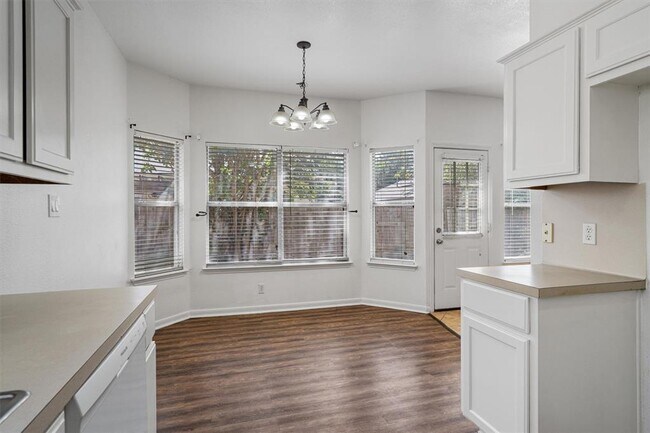 Building Photo - 204 Mallard Cove