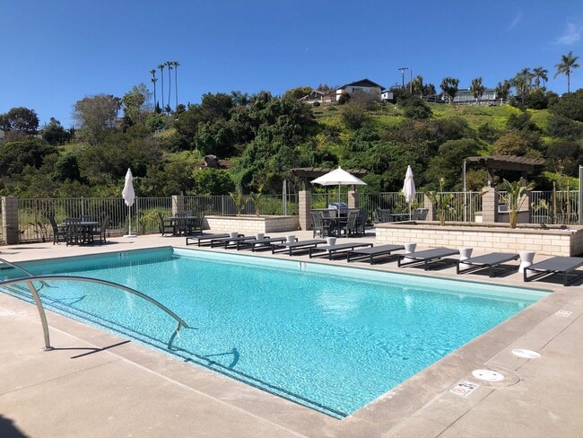 Building Photo - Gorgeous 4 bed/4 bath w/2 car garage in new community w/pool less than 1 mile to the beach!