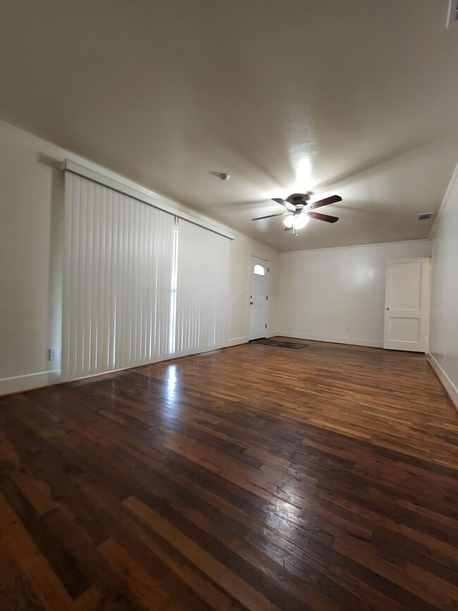 Building Photo - 1827 S Fredonia St