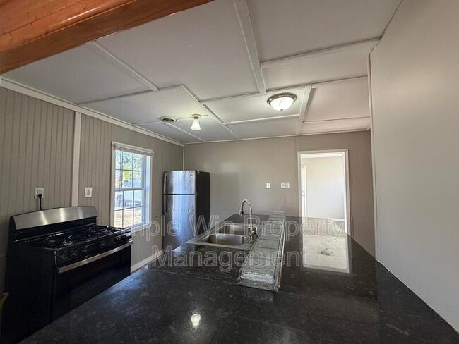 Building Photo - 300 Brackleigh Ln