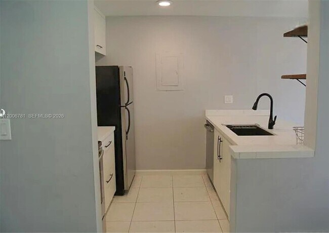 Building Photo - 2160 SW 16th Ave