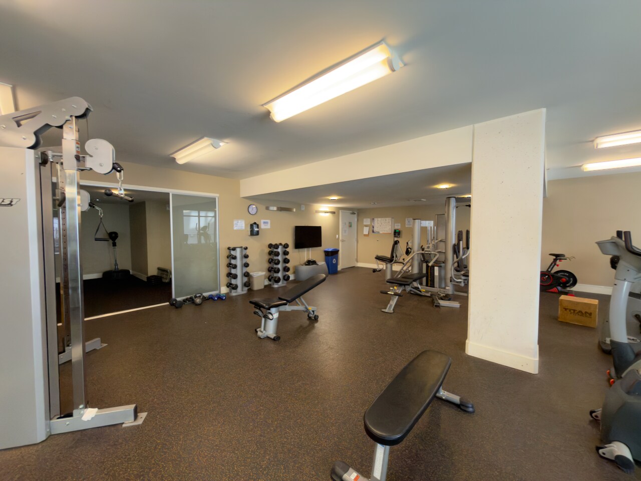 Building Photo - 2911 2nd Ave