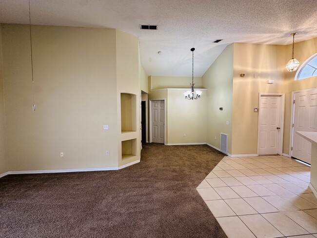 Building Photo - 620 Sonja Cir