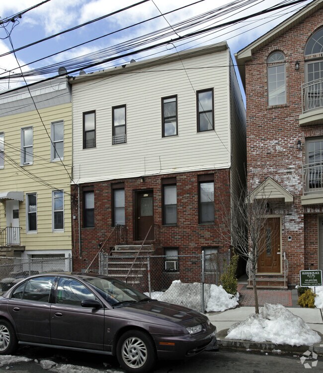 Building Photo - 237 Webster Ave