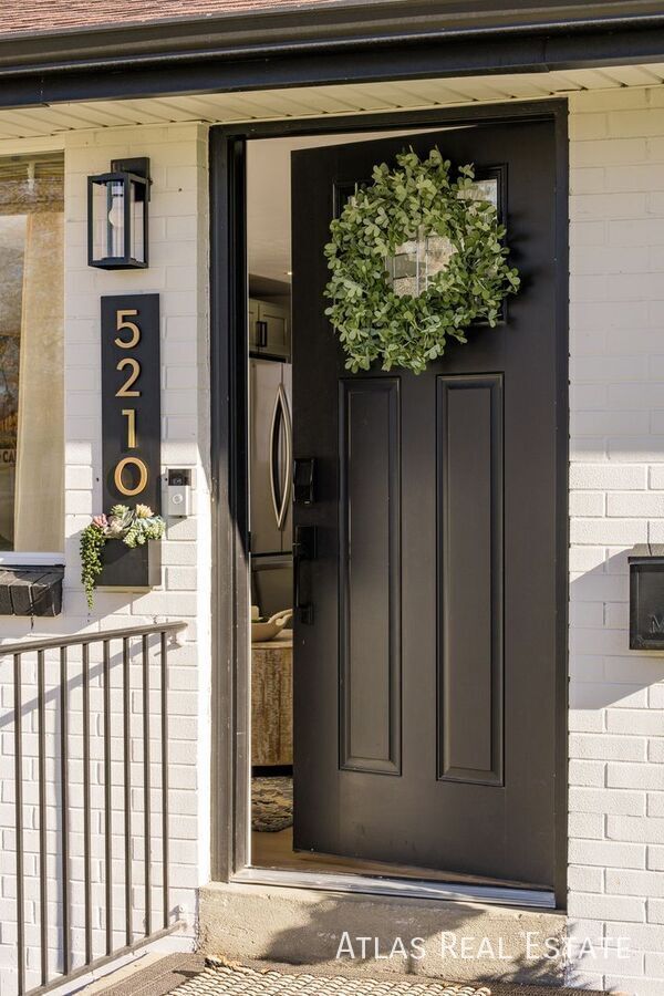 Building Photo - 5210 Quay St