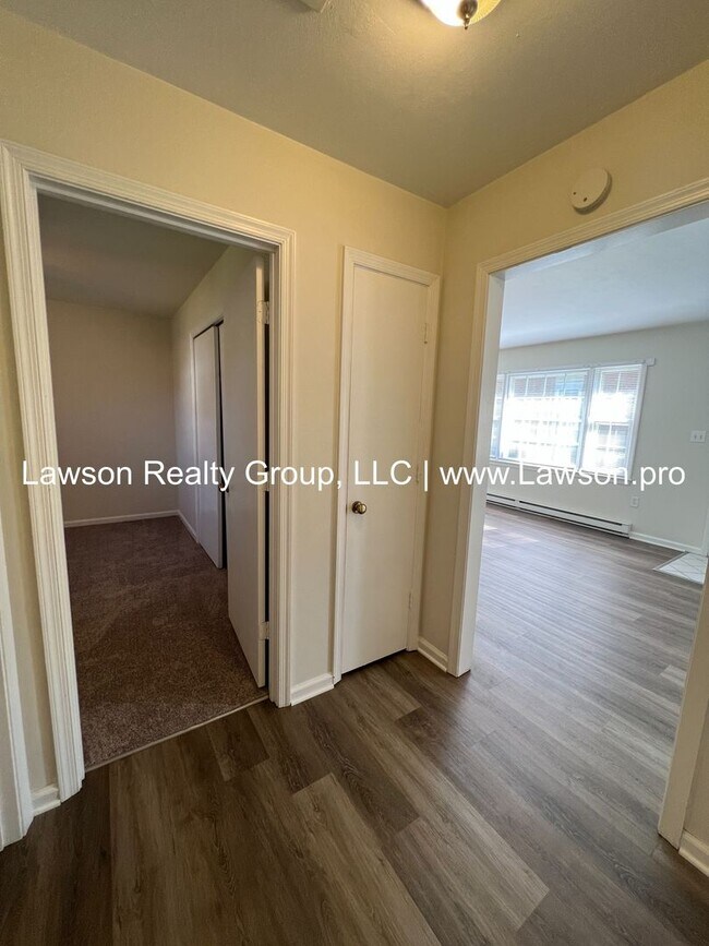 Building Photo - Moran 623-625