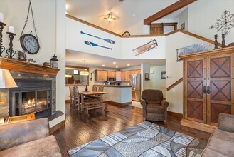 Building Photo - Charming Fully-Furnished Condo for Rent in...