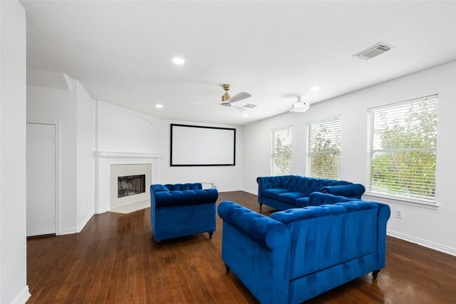 Building Photo - 2042 Mickle Creek Dr