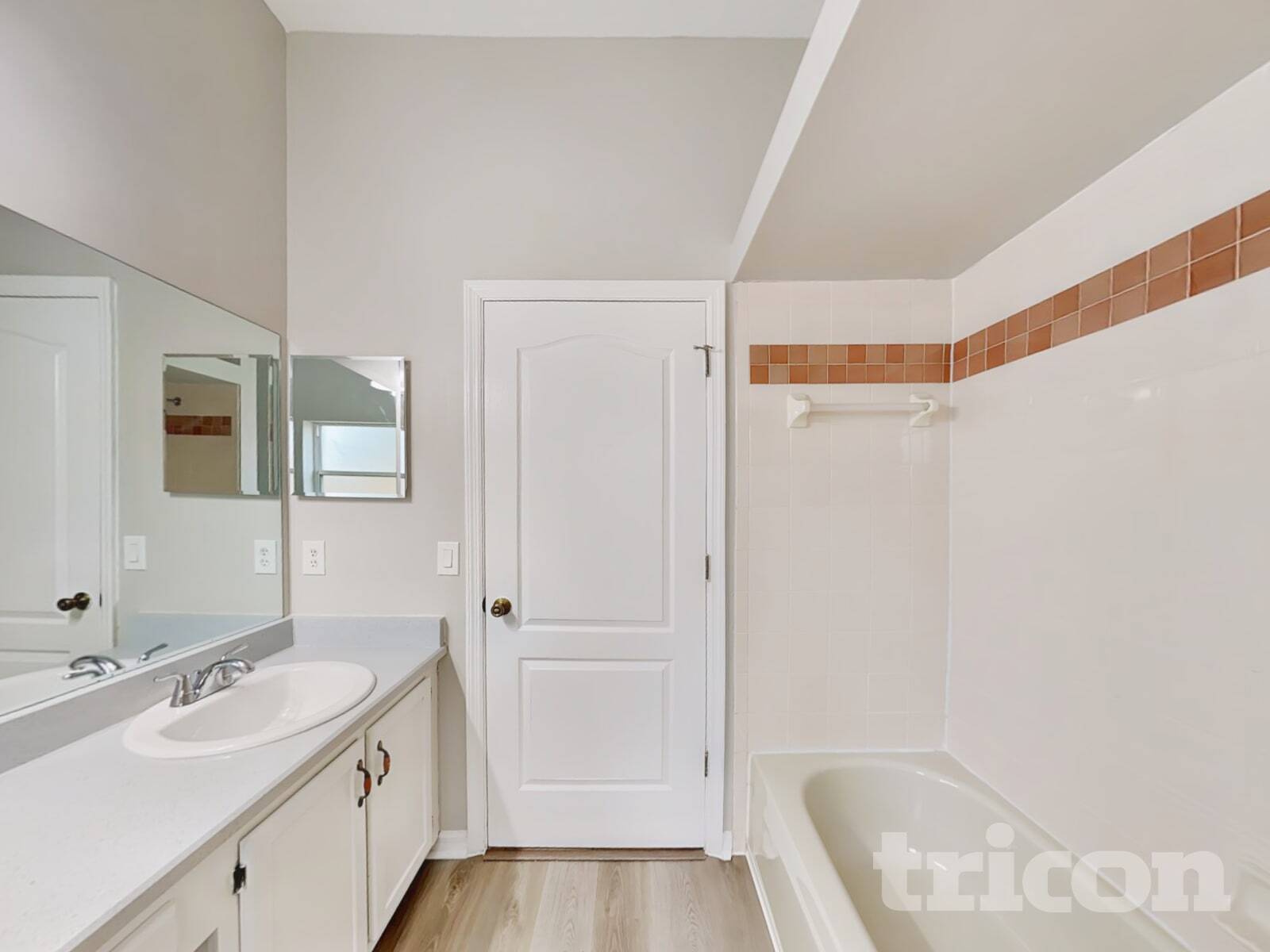 Building Photo - 250 Parkview Dr