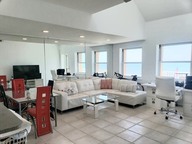 Building Photo - 2 Richmond Rd