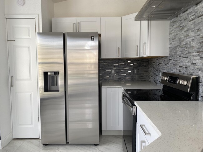 Building Photo - 2361 Harbor Town Dr