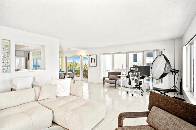 Building Photo - 2066 N Ocean Blvd