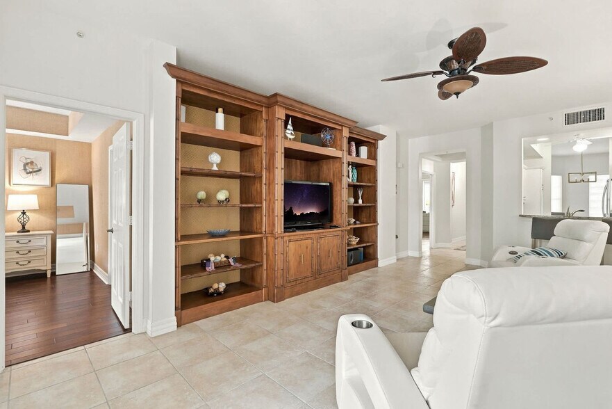 Building Photo - 401 Bayfront Pl