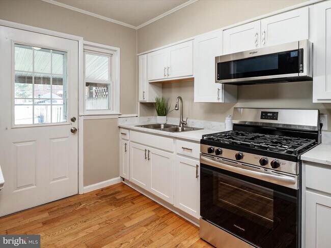 Building Photo - 3308 Wallford Dr