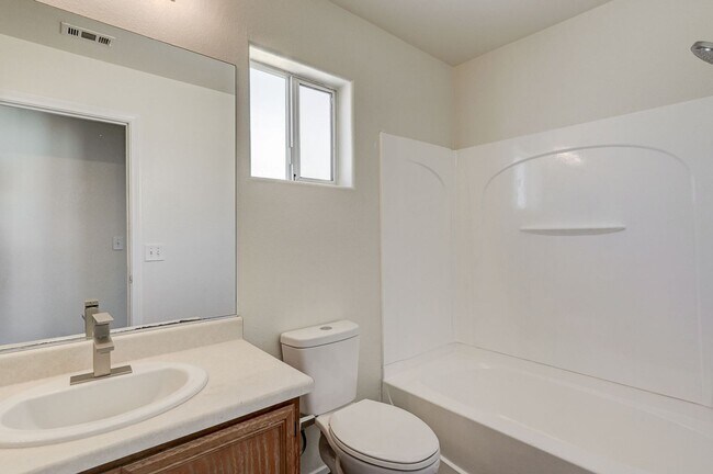 Building Photo - Single-Family Home in a Cul-de-Sac 3BD/2.5BA – Freshly Updated & Move-In Ready!