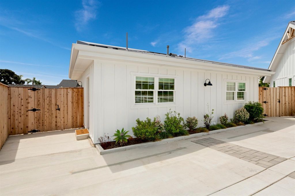 Building Photo - 2103 Loquat Pl