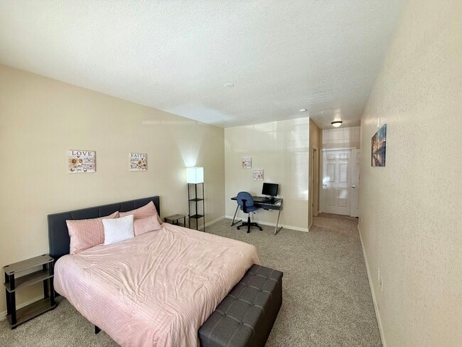 Building Photo - 9434 Ashbury Cir