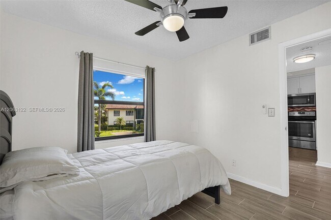 Building Photo - 7142 Golf Colony Ct