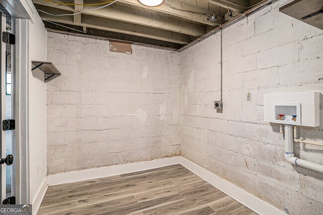 Building Photo - 1830 Meadow Ln