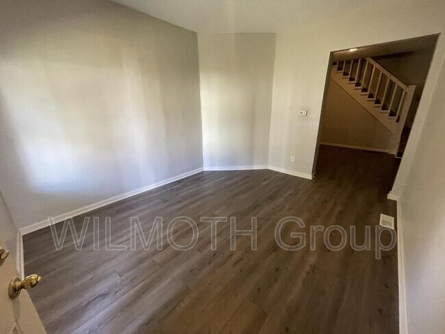 Building Photo - 424 N Beville Ave