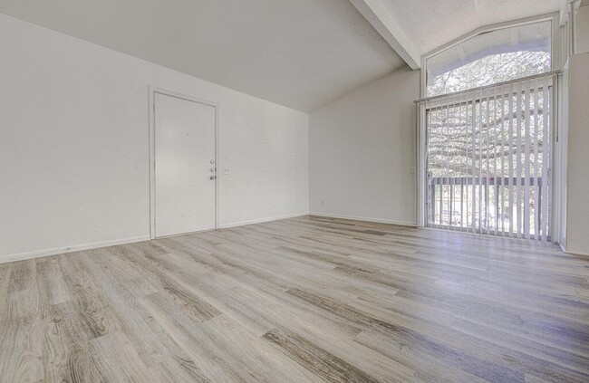 Building Photo - 2506 Manor Cir