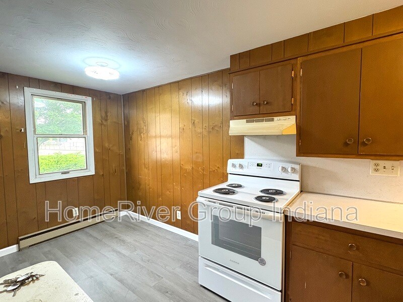 Building Photo - 122 Maple Ln
