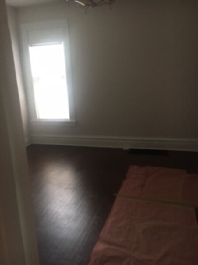 Building Photo - 1354 Forsythe Ave