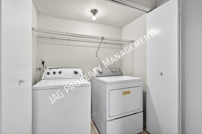 Building Photo - 482 Bentwood Ln