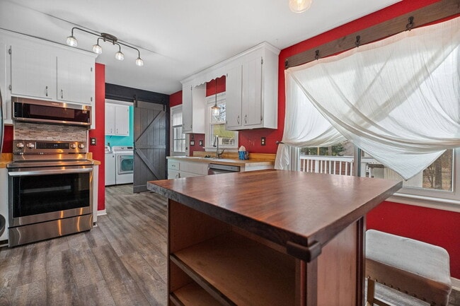 Building Photo - 8323 Outpost Cir