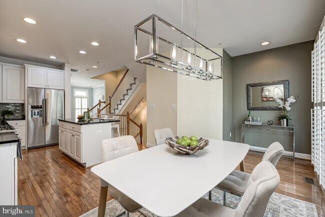 Building Photo - 1236 Harbor Island Walk