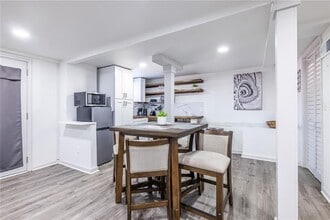 Building Photo - 1122 Elaine Dr