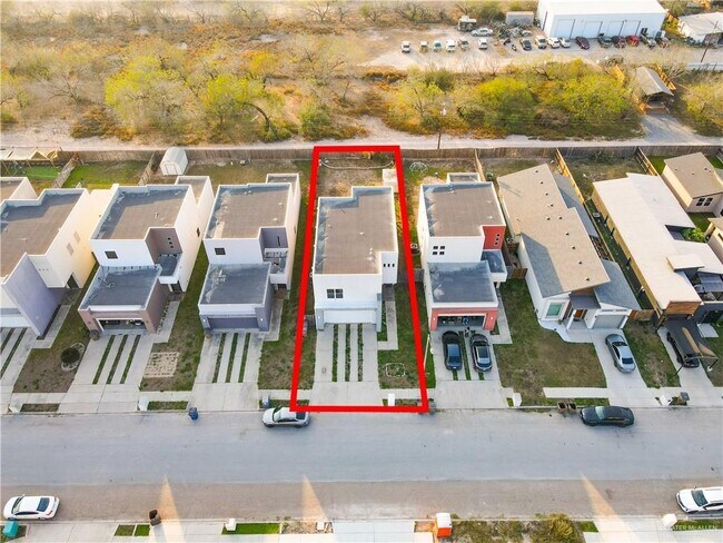 Building Photo - 28 Shalom Dr