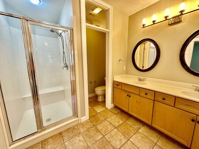 Building Photo - 4-Bedroom Home with Loft and Office for Re...