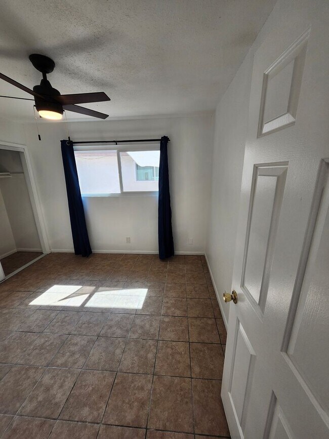 Building Photo - M-Muir Ave (triplex)