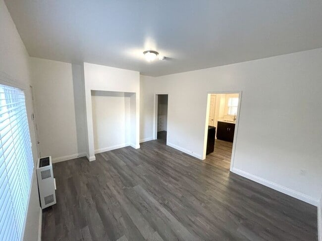 Building Photo - 426-430 West 22nd Street