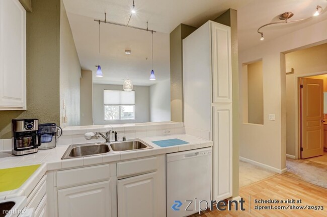 Building Photo - 2 br, 2 bath Condo - 1 Crescent Way, San F...