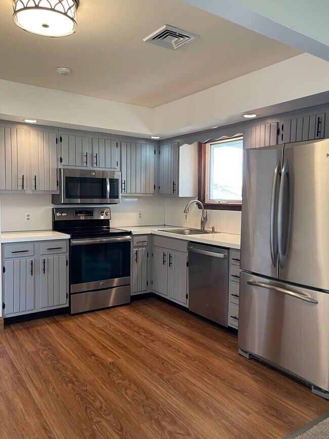 Building Photo - 4408 Circle Dr