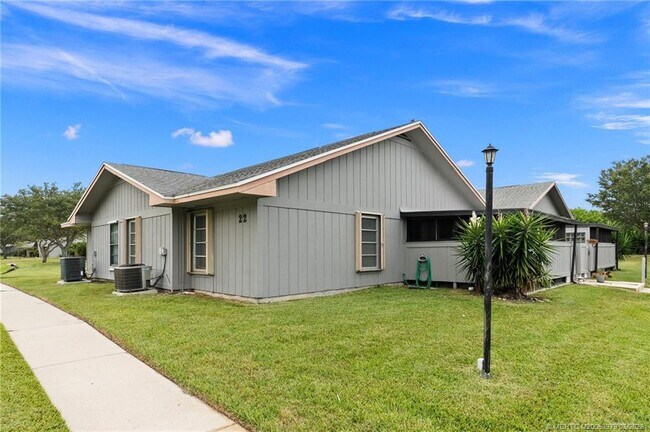 Building Photo - 4047 NW Cinnamon Tree Cir