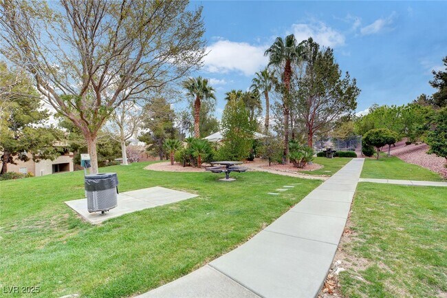Building Photo - 231 W Horizon Ridge Pkwy