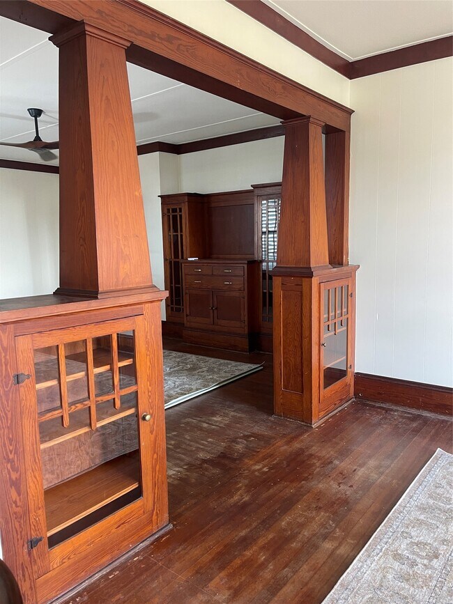 Building Photo - 1402 Winnie St