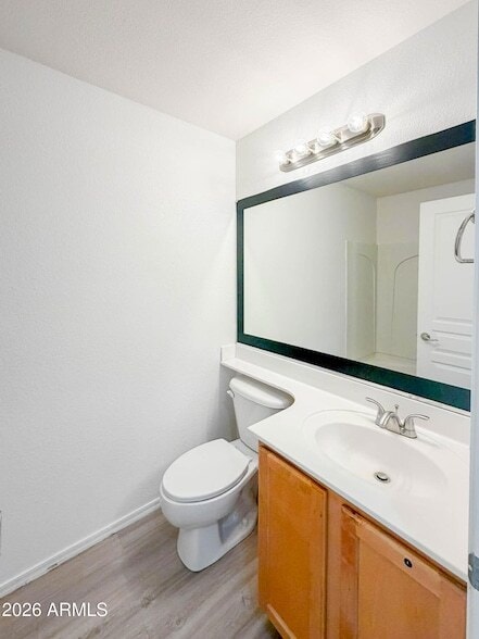 Building Photo - 1009 E Iris Dr