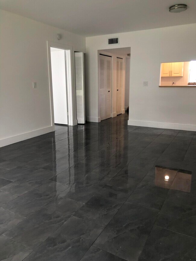 Building Photo - 6850 Royal Palm Blvd