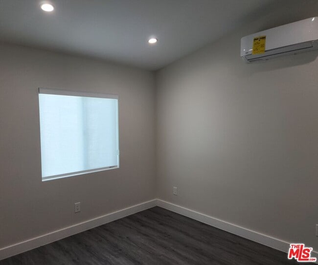 Building Photo - 422-422-1 Almond Ave