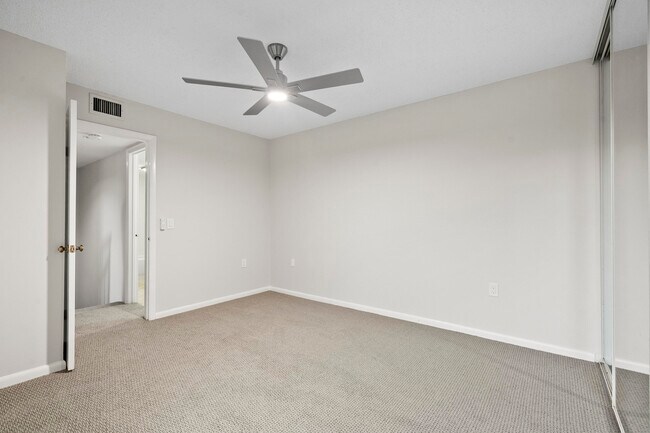 Building Photo - 3098 SW Sunset Trace Cir