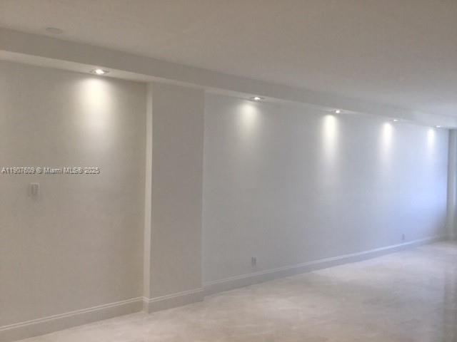 Building Photo - 9225 Collins Ave