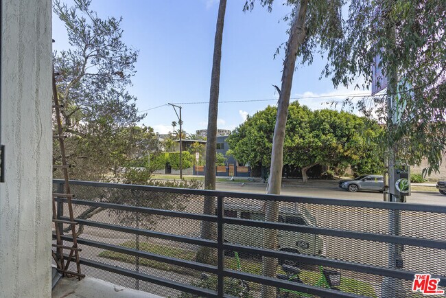 Building Photo - 2500 Abbot Kinney Blvd