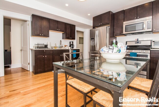 Building Photo - 30 Clay St