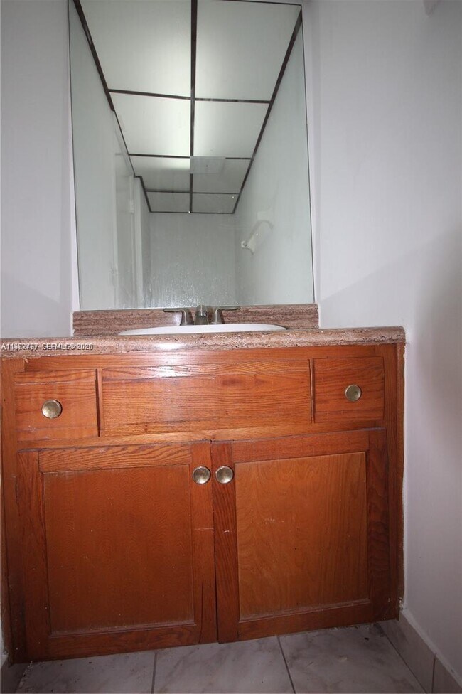 Building Photo - 3680 Inverrary Dr