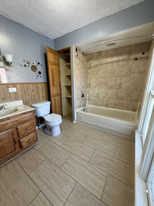 Building Photo - 98 Pierpont St