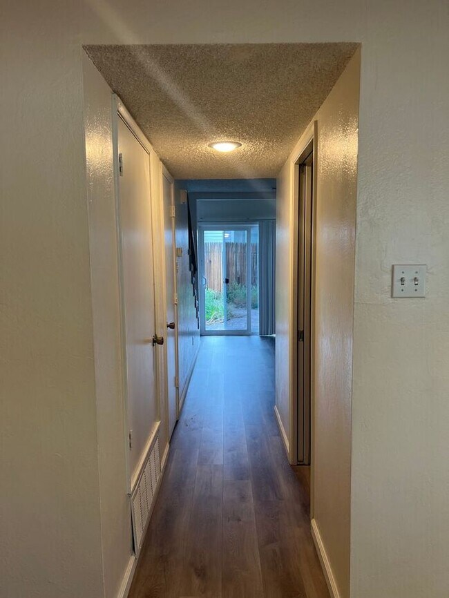 Building Photo - Cute Central Sparks Townhouse